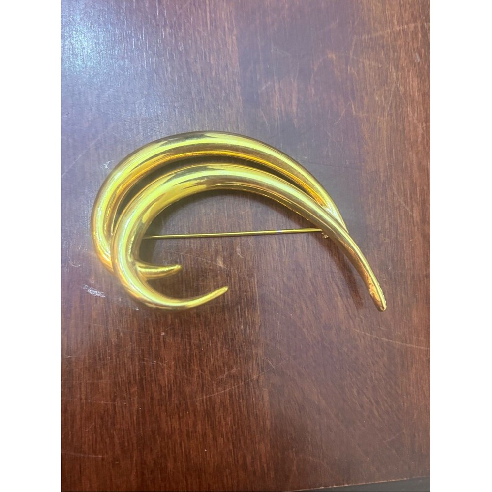 Vintage modernist gold‑tone Swirl Brooch